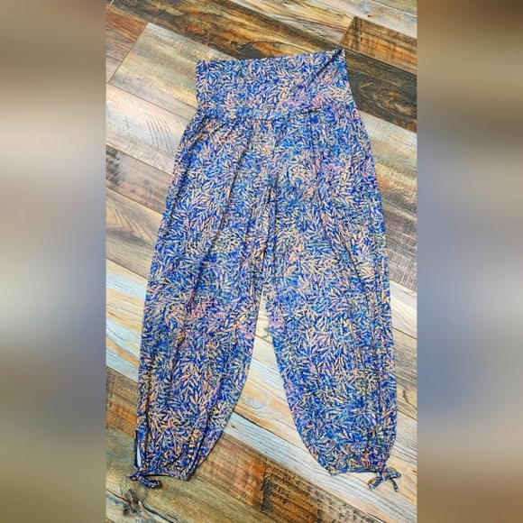 Blue Leaf Pattern Onzie Joggers - Picture 1 of 4
